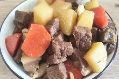 土豆红萝卜炖牛肉