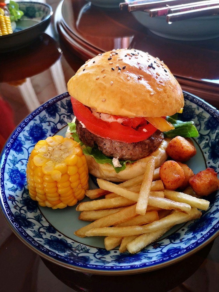 蓝纹奶酪爆浆牛肉汉堡的做法