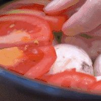 番茄草菇烩肥牛的做法图解2