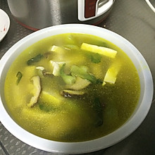 青菜豆腐蘑菇汤