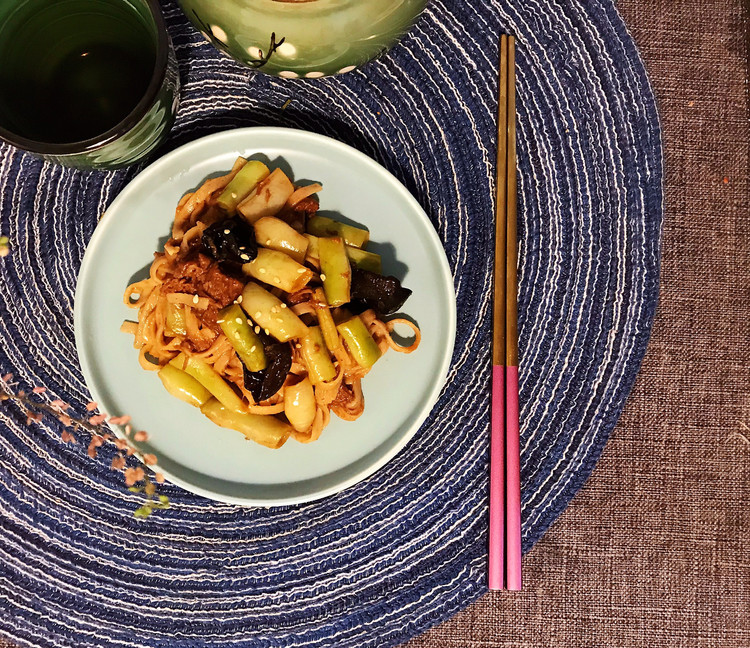 牛肉芸豆小焖面 — 迷你小盘装的做法