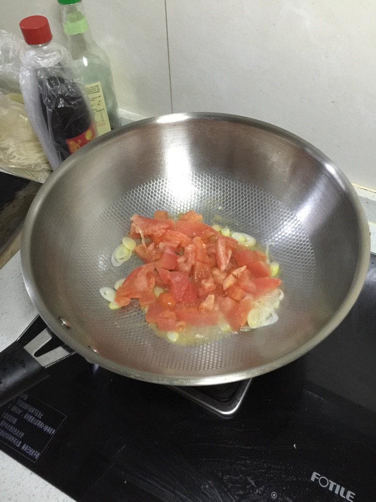 鲜虾蔬菜面的做法图解2