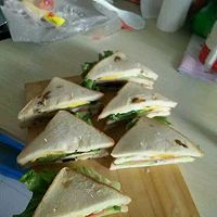 美味三明治的做法图解1