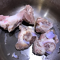 鲜鲍莲藕煲猪骨汤-养阴滋补的做法图解1