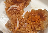 咸蛋黄肉粽的做法