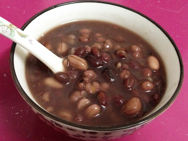 红豆薏米花生糖水