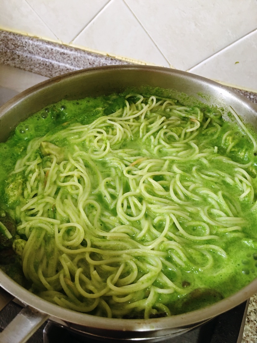鸡肉香菇奶油菠菜意面的做法图解5