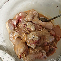 香菇滑鸡煲的做法图解2