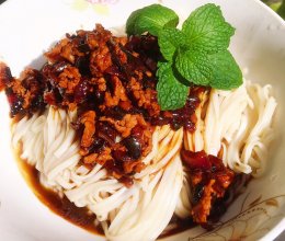 葱油肉酱面的做法