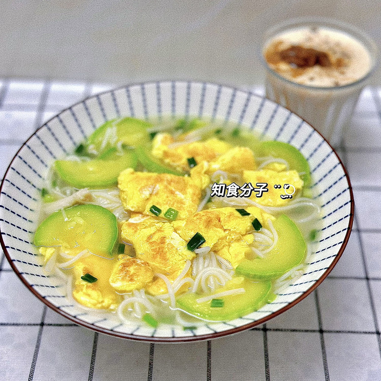 西葫芦鸡蛋面的做法