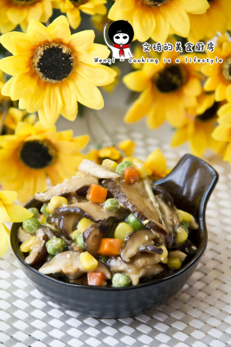 Sliced chicken with mushroom and sesame