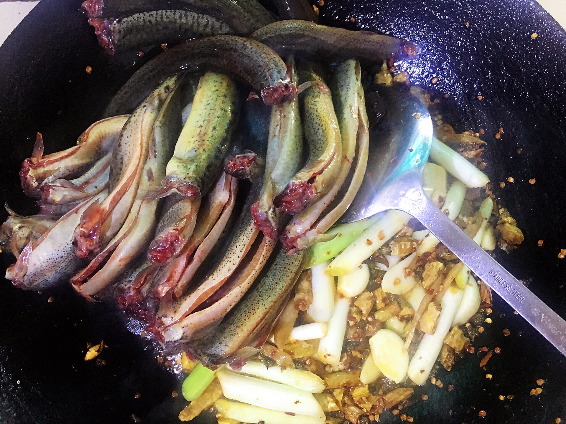 水煮泥鳅怎么做_水煮泥鳅的做法_豆果美食