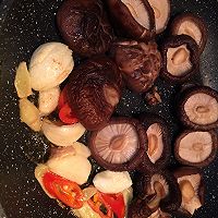 鸡脚香菇煲的做法图解8