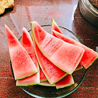 #童年不同样，美食有花样#凉拌西瓜皮的做法图解1