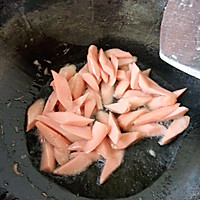 卷心菜炒香肠的做法图解2
