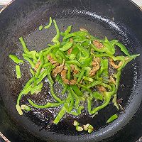 青椒土豆丝炒肉的做法图解4