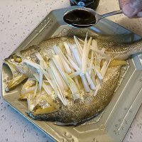 #米饭最强CP#清蒸黄花鱼的做法图解5