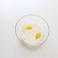 广式奶黄蛋黄月饼的做法图解3