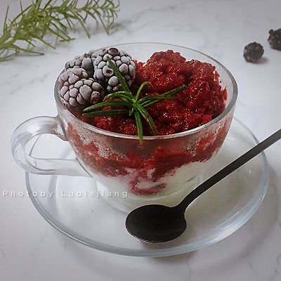 一把叉子就能搞定的黑莓冰沙