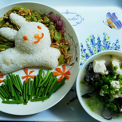 宝宝爱吃饭，虾皮丝瓜煲之白兔造型米饭