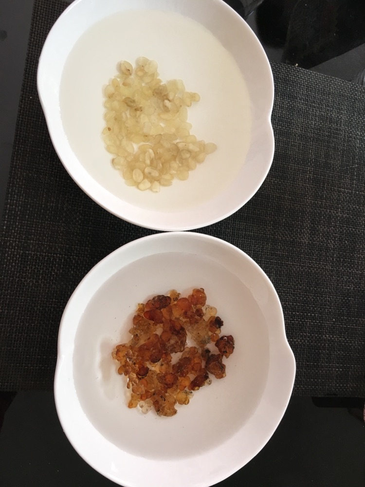 桃胶皂角米银耳羹的做法图解1