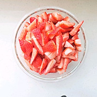 #美食视频挑战赛# 香甜草莓酱和草莓气泡水的做法图解2