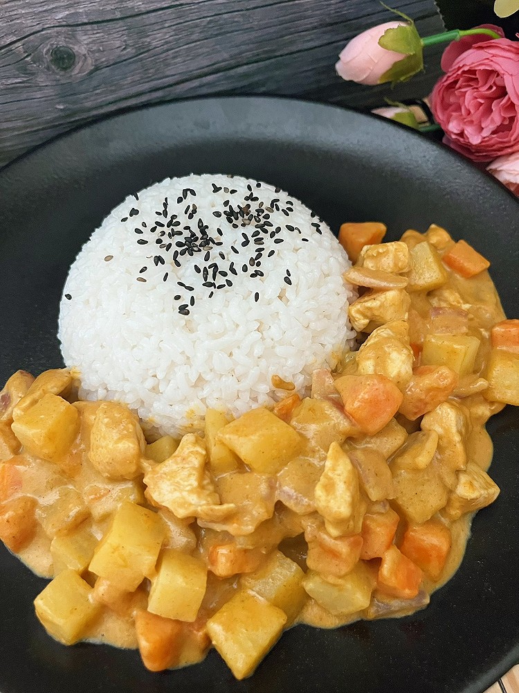咖喱鸡肉饭（黄咖喱酱版）的做法