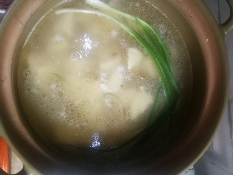 砂锅鲈鱼炖豆腐的做法