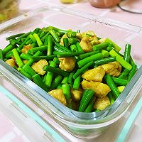 【青白双玉】蒜苗鸡丁的做法图解5