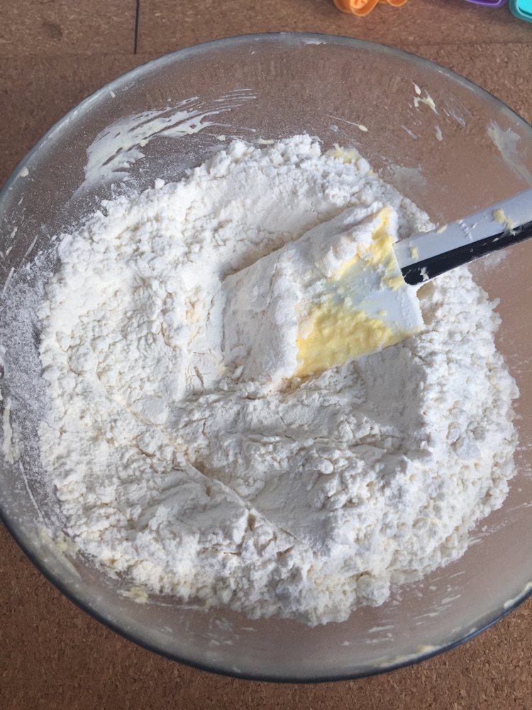 卡通乳酪小饼干-高钙低脂宝宝最爱的做法图解5