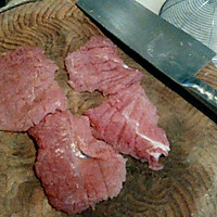 如何腌制好吃到炸裂又简单的黑椒牛排/猪排的做法图解1