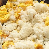 简易泡菜炒饭的做法图解7