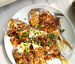 #爱好组-高筋复赛#简单快手菜烤鲳鱼的做法