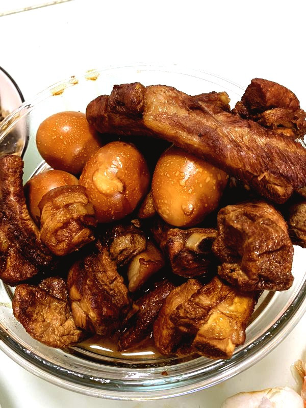 江南风味 秘制红烧肉炖蛋 加了油豆腐的做法