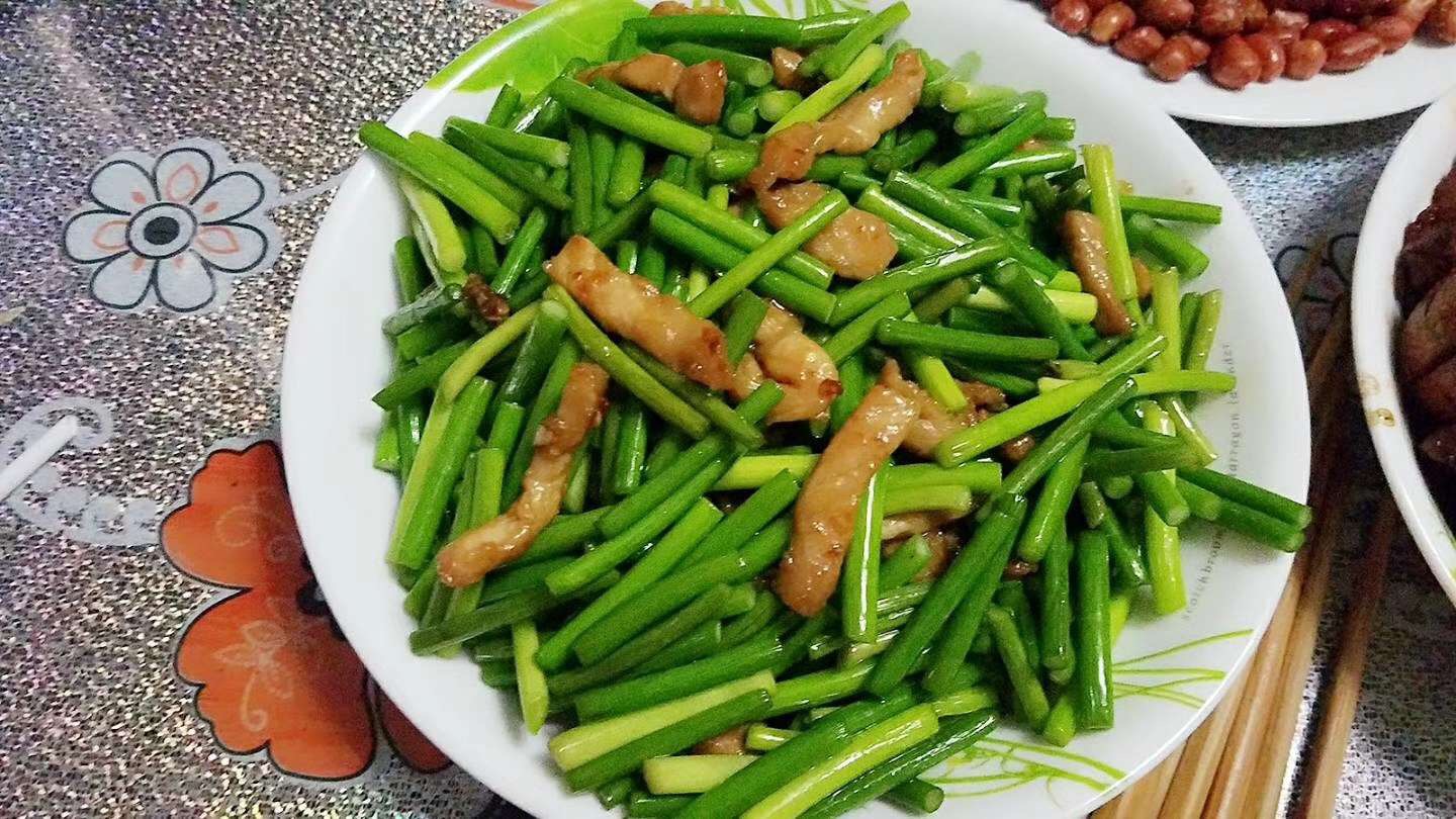 Stir fried meat with garlic