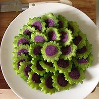 紫薯苦瓜的做法图解1