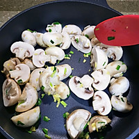 素炒白蘑菇的做法图解2