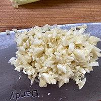 山西特色菜蒜炒血肠的做法图解1