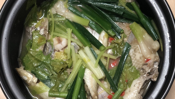 至鲜砂锅杂鱼煲