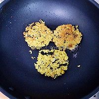 【香脆紫苏鲜虾鱼板面饼】#小虾创意料理#的做法图解6