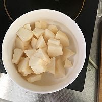 冰糖红枣银耳雪梨汤的做法图解2