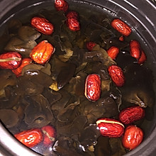 黑木耳红枣汤——补血排毒，治贫血，体虚和白带