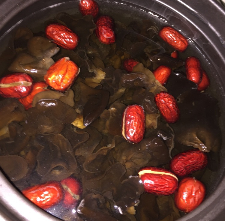 黑木耳红枣汤——补血排毒，治贫血，体虚和白带的做法