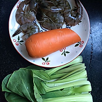 胡萝卜青菜鲜虾粥#a2紫白金吸收实力派#的做法图解2