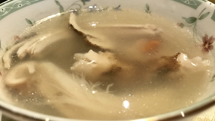 石锅松茸炖土鸡
