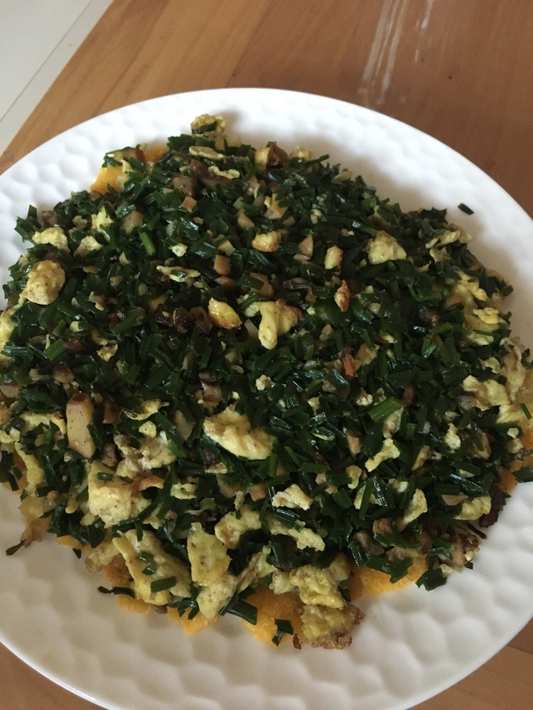韭菜鸡蛋香菇烀饼的做法