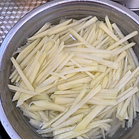 腊肉土豆丝的做法图解1
