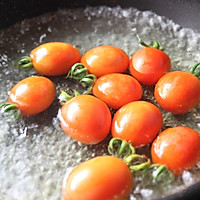 #冰箱剩余食材大改造#酸甜诱惑——蜜渍小番茄的做法图解2