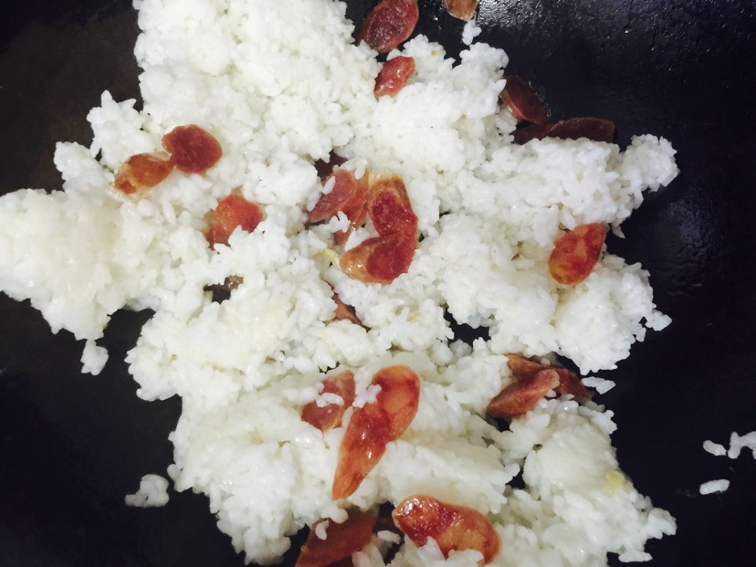 腊肠鸡蛋炒米饭的做法图解8