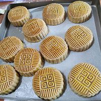低糖广式莲蓉蛋黄月饼的做法图解9
